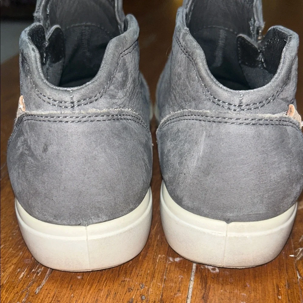 ECCO Women’s LEATHER Gray Soft 7 Nubuck Booties with Side Zippers Size US8/EU39